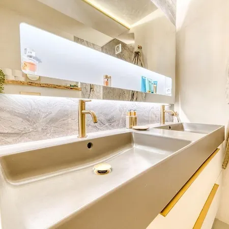 アパート Luxury With Cinemaroom 600 Mtr From The